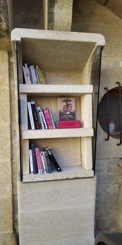 Boîte à livres - Castillon-du-Gard - 2