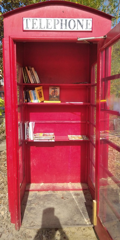 Boîte à livres - Châteaubriant - Cabine rouge