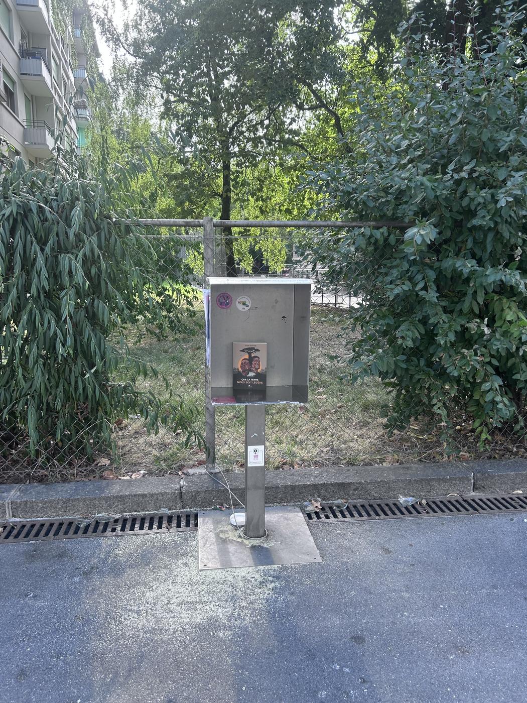 Boîte à livres - Genève - La Roseraie