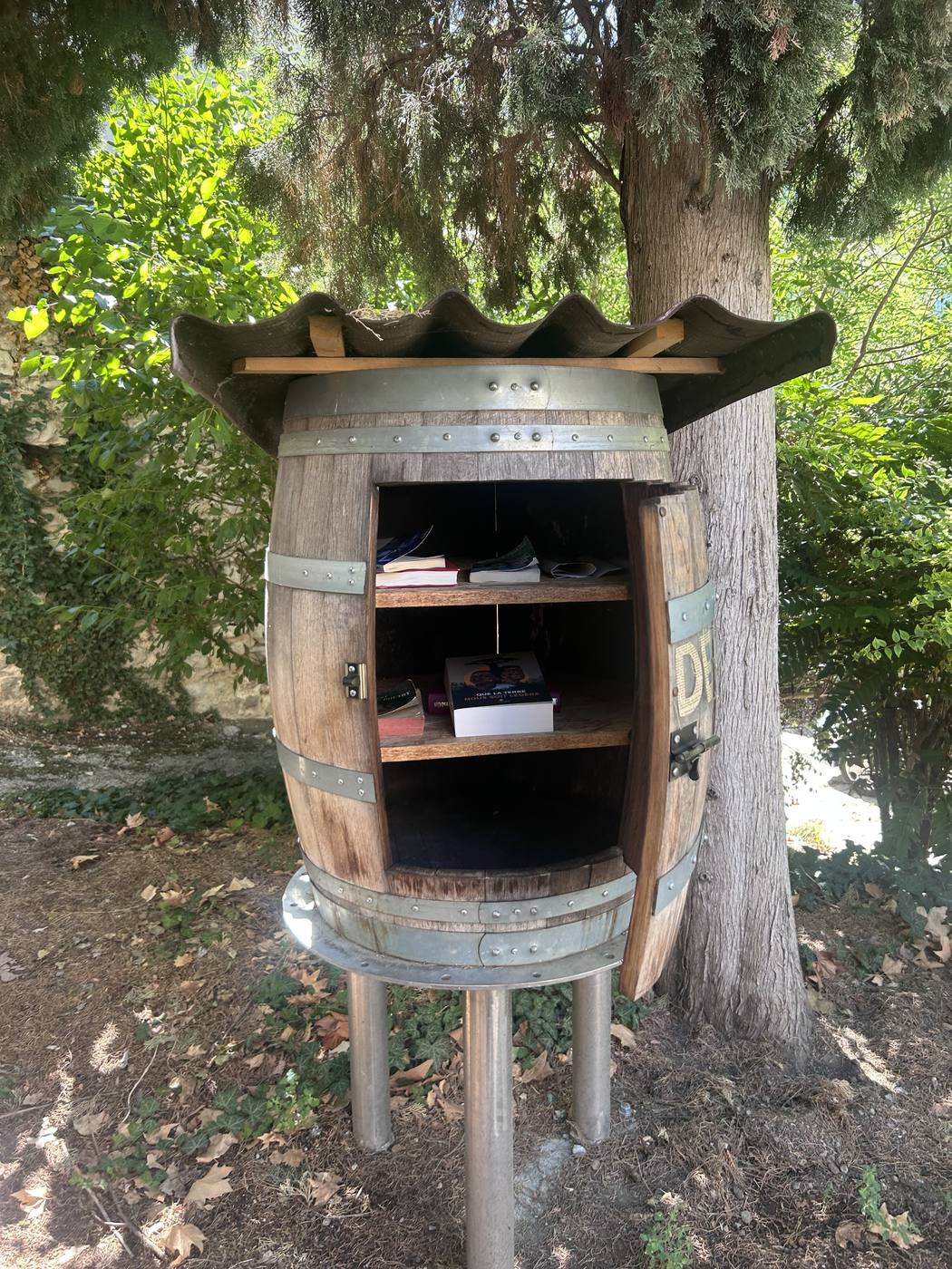 Boîte à livres - Saillans - Le tonneau à livres