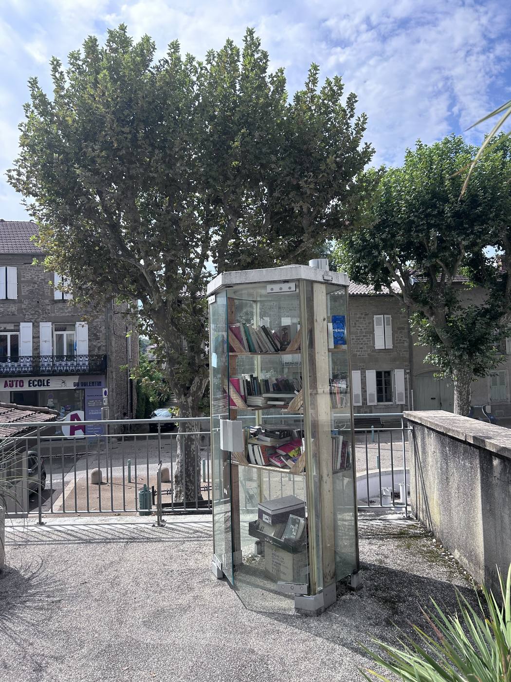 Boîte à livres - Saint-Donat-sur-l'Herbasse - Cabine téléphonique