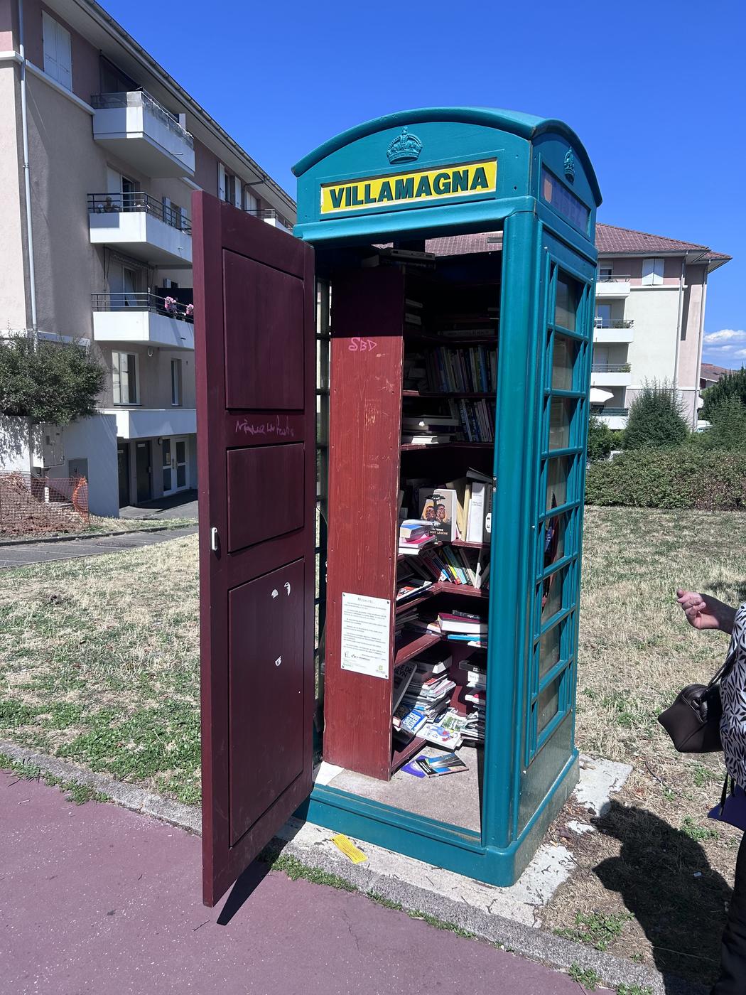 Boîte à livres - Ville-la-Grand - Cabine Villamagna
